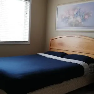 San Yin Homestay Private Bedroom With Private Washroom Habitación en casa particular YYC
