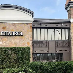 *** Hotel Le Chabrol & Canada